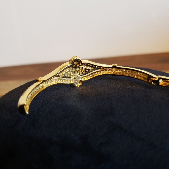 18K Gold Plated Bangle Bracelet - Picture 3 of 12